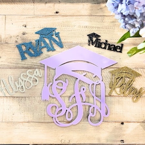 Accents acryliques pour maman du retour au pays : monogrammes personnalisés, motifs de casquettes de remise de diplômes, noms et plus encore, acrylique 1/8 po. avec plus de 50 couleurs