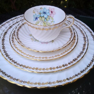 Vintage Aynsley Bone China Dorchester Pattern, 8195, Vintage China Five Piece Set, Dinner Plate, Salater, Bread Plate, Tea Cup, Tea Cup and Saucer