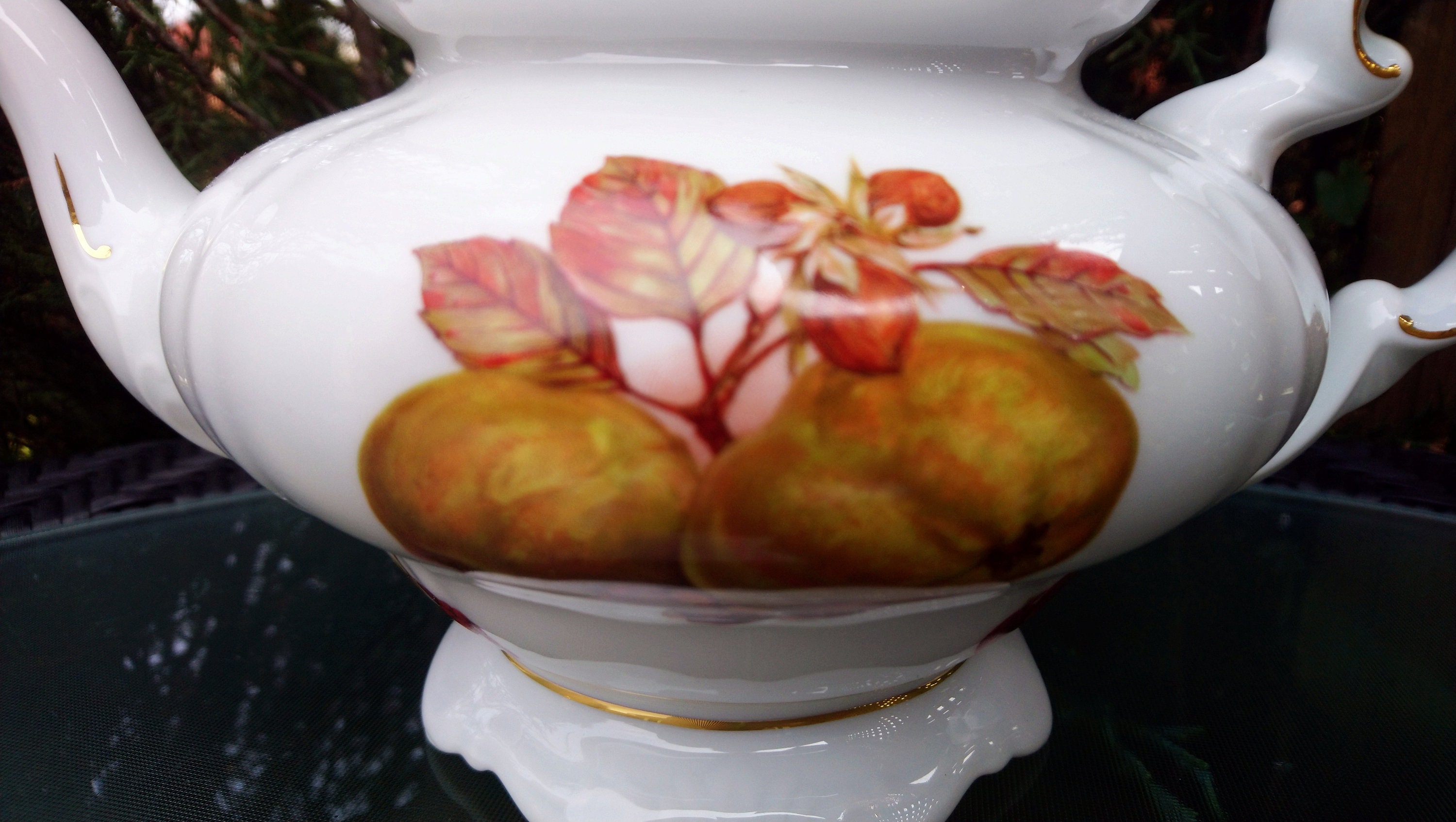 Weimar Porzellan, Made in Germany, Large Fruit and Nut Teapot 