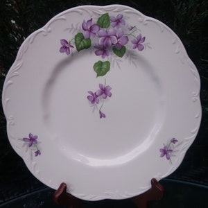 J&G Meakin Sterling English Ironstone English Violets Pattern One Dinner Plate Scalloped Edge Embossed Rim Purple Violets Vintage 1970s Deco