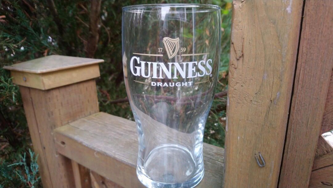 Guinness Draught Beer Glass, Barware Glass, Drinking Glass, 16 Ounce Glass, Pint Glass