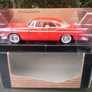 Motor Max, Die Cast Metal, 1955 Chrysler C300, 1/24 Scale Car Model, Red Exterior, Tan Interior, Collectibles ,Openable Hood, Doors, Trunk