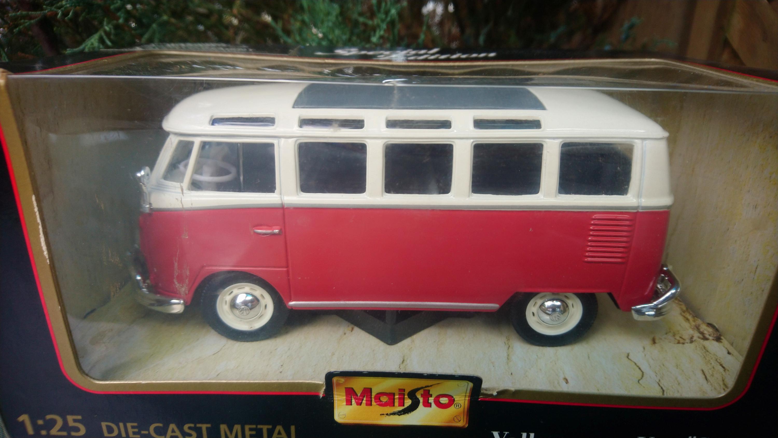 Maisto Die Cast Metal 1957 Volkswagen Samba Special Edition Van, 1