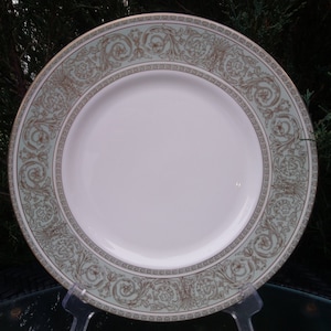 Royal Doulton English Renaissance Pattern Discontinued 1963-1996 Gold Scrolls On Green Rim Gold Trim One Dinner Plate Vintage Dinnerware