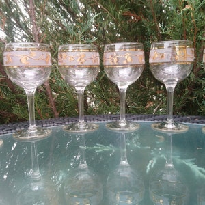 Set Of Six Gold Frosted Pine Cone Decorated Wine Glasses, Drinking Glasses, Barware Glasses, Glassware, Vintage Barware, Decor
