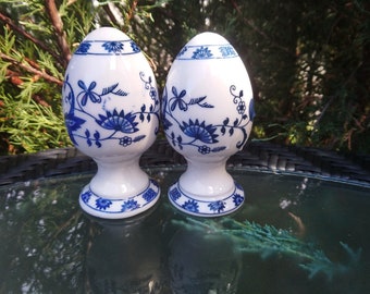 Vienna Woods Blue Onion Salt And Pepper Shakers, Vintage Tableware, Blue And White Containers, Collectibles, Condiments, Blue Onion Shakers