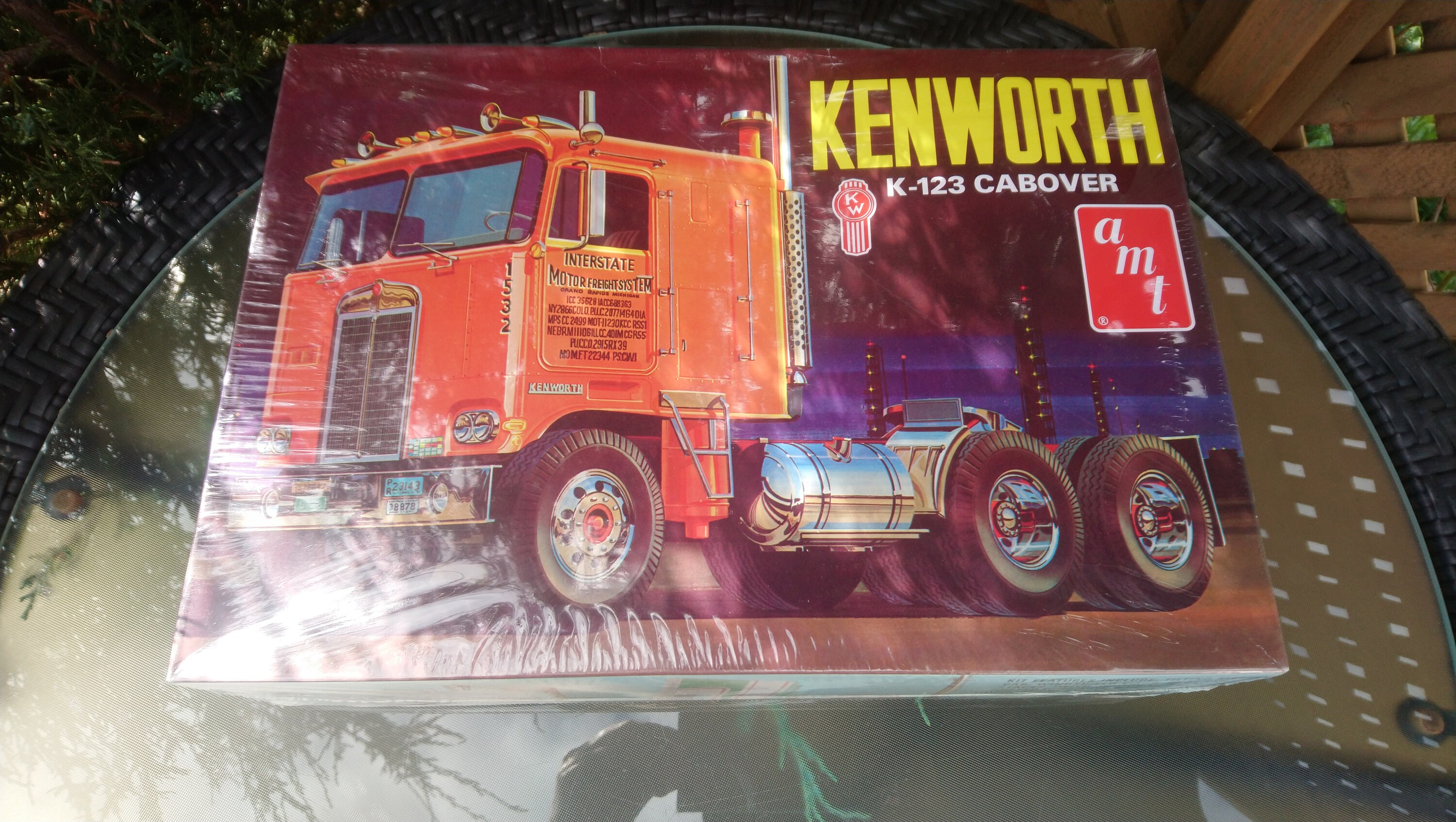 Kenworth K-123 Cabover Tractor AMT687/06 Super Detailed 1/25