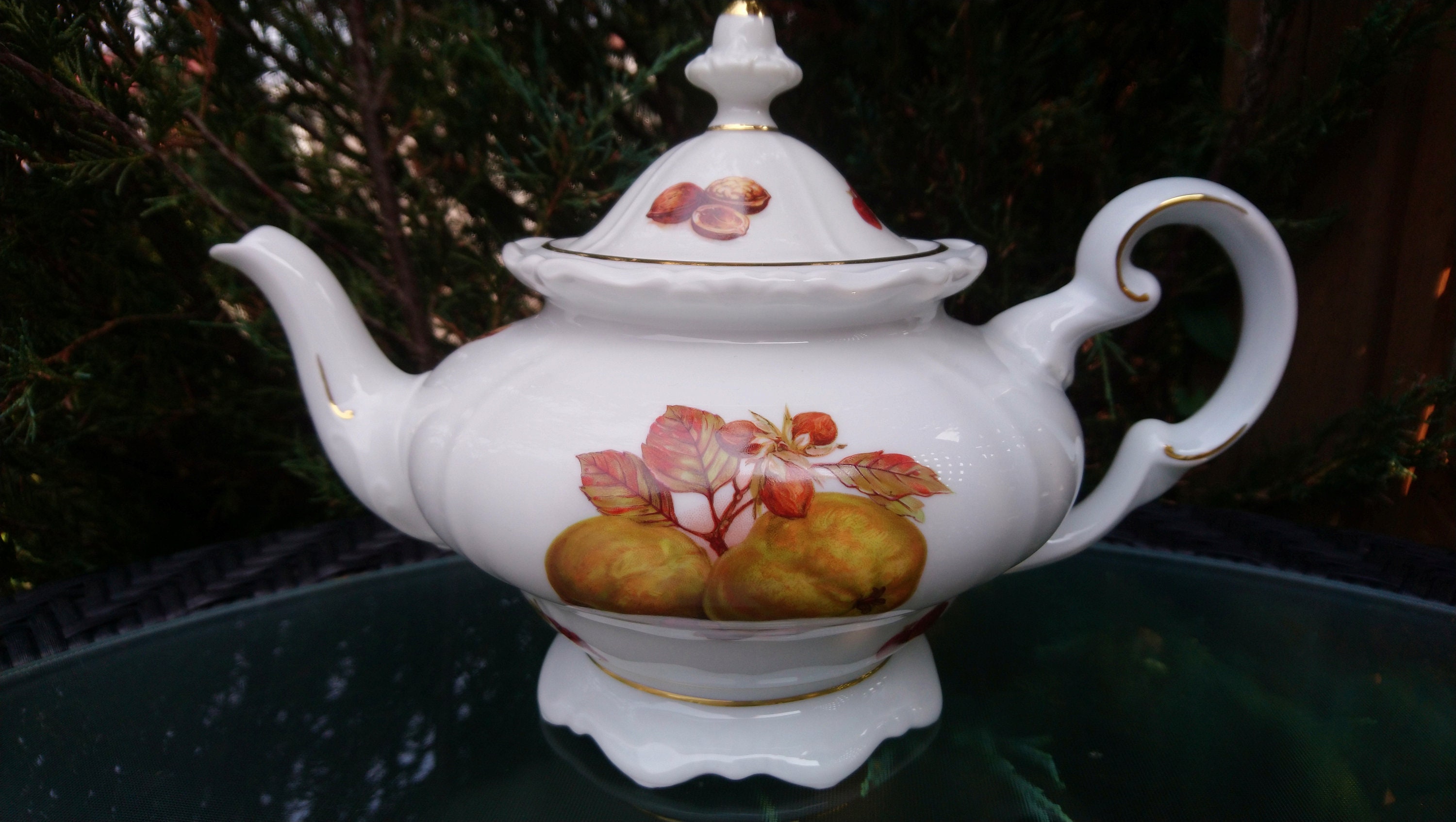 Weimar Porzellan, Made in Germany, Large Fruit and Nut Teapot 