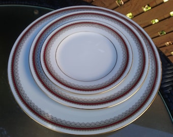 値下げしました！ノリタケ　ボーンチャイナ Noritake Doral Maroon 2992, Discontinued china - this dish has