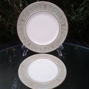Royal Doulton Englische Renaissance Muster eingestellt 1963-1996 GoldRolle auf grünem Rand Goldrand, ein Salatteller und ein Brotteller
