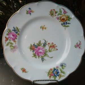Haviland France, Rosedale Pattern, One Dinner Plate, 1930s Dinnerware, Multicolored Floral, Scalloped Edge, Gold Trim, 9.5&quot; Diameter, Decor