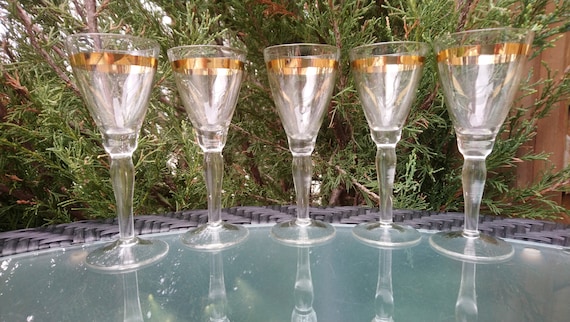 wine glasses etched with grapes Big Grape Hand-painted Wine Glasses – Glorious Goblets main image 0