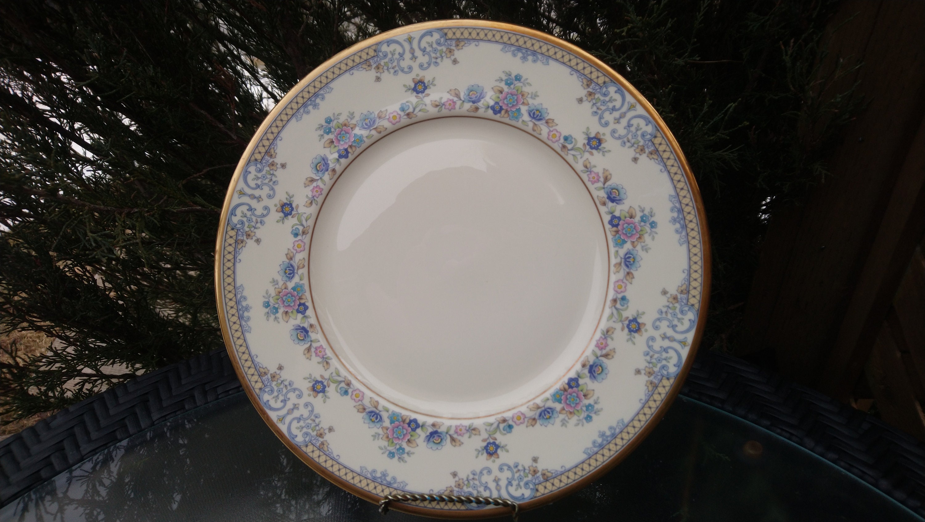 Minton Avonlea Pattern, Discontinued 1976-1989, One Dinner Plate