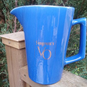 Vintage Seagram&#39;s VO Blue With Gold Trim Whisky Pitcher, Decanter, Bar Decor, Ceramic Pitcher, Vintage Barware, Blue Pitcher, Liquor Mixer