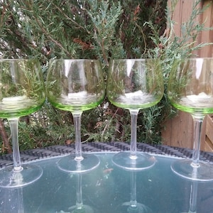 Large Green Wine Glasses, Vintage Barware Glasses, Green Bowl Clear Stem Wine Goblets, Green Chalice, Drinking Glasses, 16 Ounce Capacity