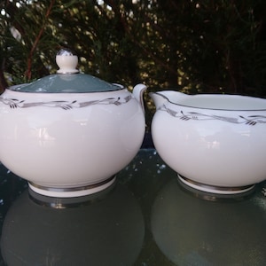 Wedgwood Halford Pattern Discontinued 1957-1965, Sugar Bowl With Lid And Creamer, Bone China, Green Lid, Gray Ring Of Leaves, Platinum Trim