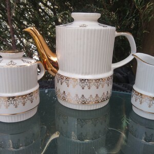 Cafeteira Gibsons vintage, açucareiro, conjunto de creme, década de 1950, Stafforshire Inglaterra, acabamento dourado pesado, decoração dourada em branco, com nervuras, danificado