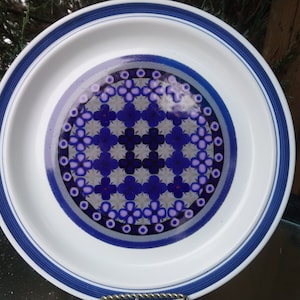 Royal Doulton, Tanger Pattern, eingestellt 1974-1982, Lambeth-Steingut, ein Speiseteller, 10,25 &quot;Durchmesser