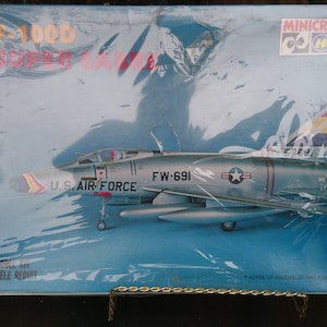 Plastikbausatz, F-100D Super Sabre, Maßstab 1:72, Minicraft, Hasegawa, No. 1035, U.S.A. Fighter Militär, Vintage Modellbausätze