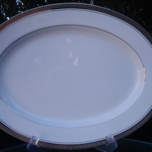Rob McIntosh By Noritake, Royal Crest Platinum Pattern M172, Platinum Border With Design, Verge And Platinum Ring, Oval Serving Platter
