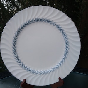 Aynsley &quot;Mayfair&quot; Pattern Dinner Plate, Platinum Trim, Swirl Edge, Blue, Gray Ring Of Leaves, Blue Plate, Gray Plate, On White Bone China