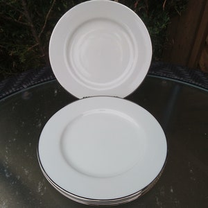 Royal Doulton, modello Simply Platinum, set di quattro piatti da insalata di diametro 7,75&quot;, bianco con finiture in platino, piatti in porcellana fine
