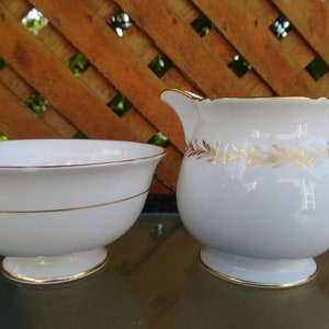 Shelley Exclusive, Lichfield, &quot;Lady Eleanor&quot; Muster, Sahne und Zuckerdose, Bone China, Gold Lorbeer auf Vergoldung, Goldbesatz, Vintage