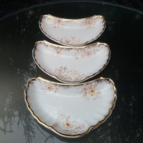 Warwick Semi Porcelain Fish Bone Dishes, C1920s Dinnerware, Pink Flowers, Heavy Gold Trim, Set Of Three Crescent Moon Shaped Bowls, Table De