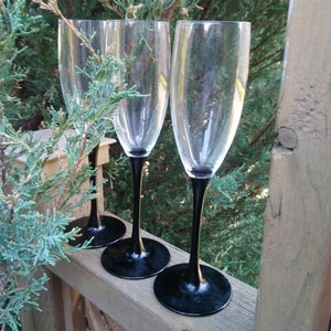 Luminarc de Francia, Juego de tres copas de champán estriadas de tallo negro de Francia, Copas para bar, Artículos para bar europeos, Vasos para beber