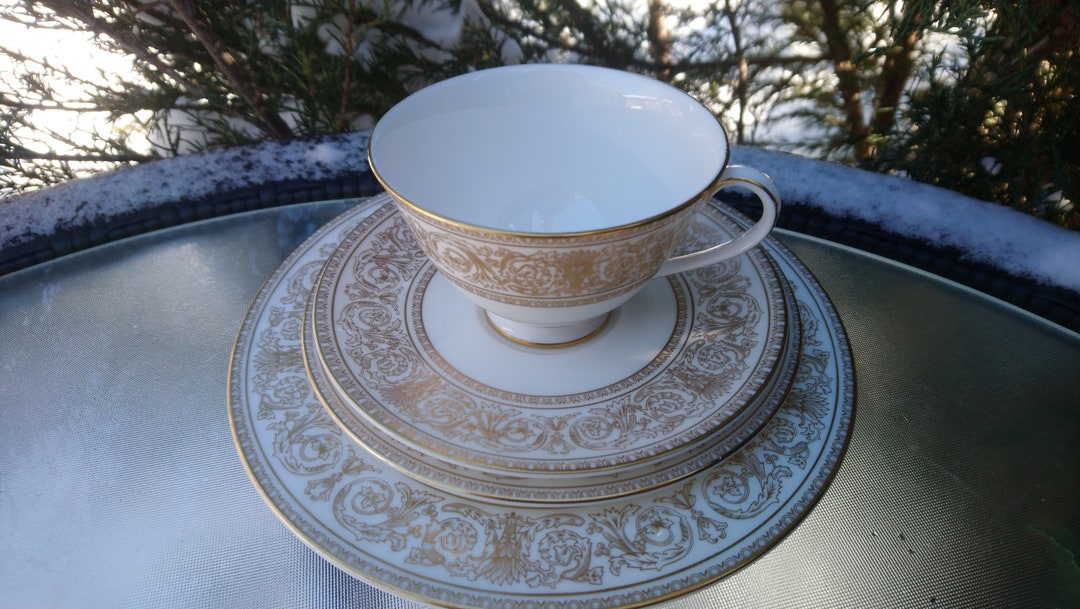 Vintage Royal Doulton Sovereign Pattern H4973, Discontinued 1964-1981, Gold  Scrolls With Leaves, Gold Trim, Bone China, Four Piece Set