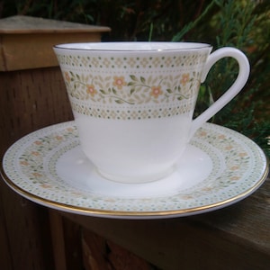 Royal Doulton "Paisley" H5039 Pattern, Discontinued 1976-1986 Teacup With Saucer, Floral Decoration, Gold Trim, Bone China Tea Cup, White