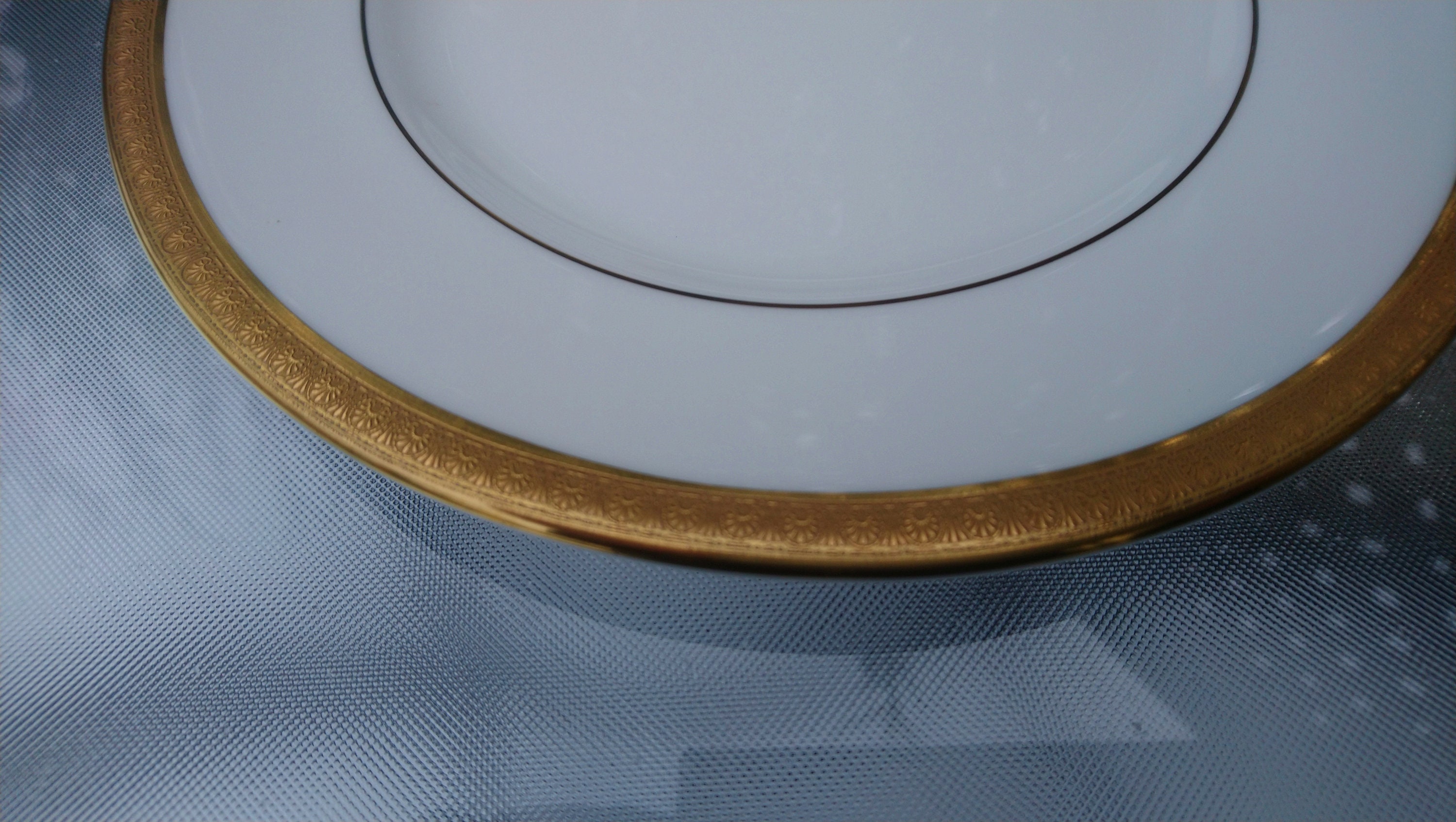 Vintage Royal Doulton English Fine Bone China, Royal Gold H. 4980