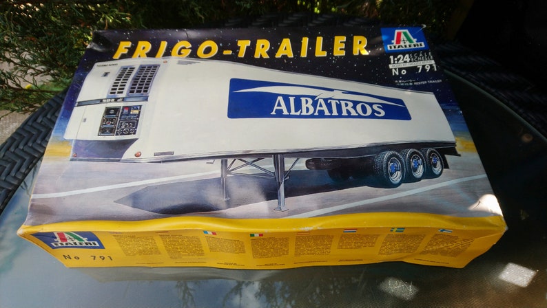 May include: A model kit box for a Frigo-Trailer, featuring a white refrigerated trailer with the blue "ALBATROS" logo. The box is yellow and has the number 791. The scale is 1:24.