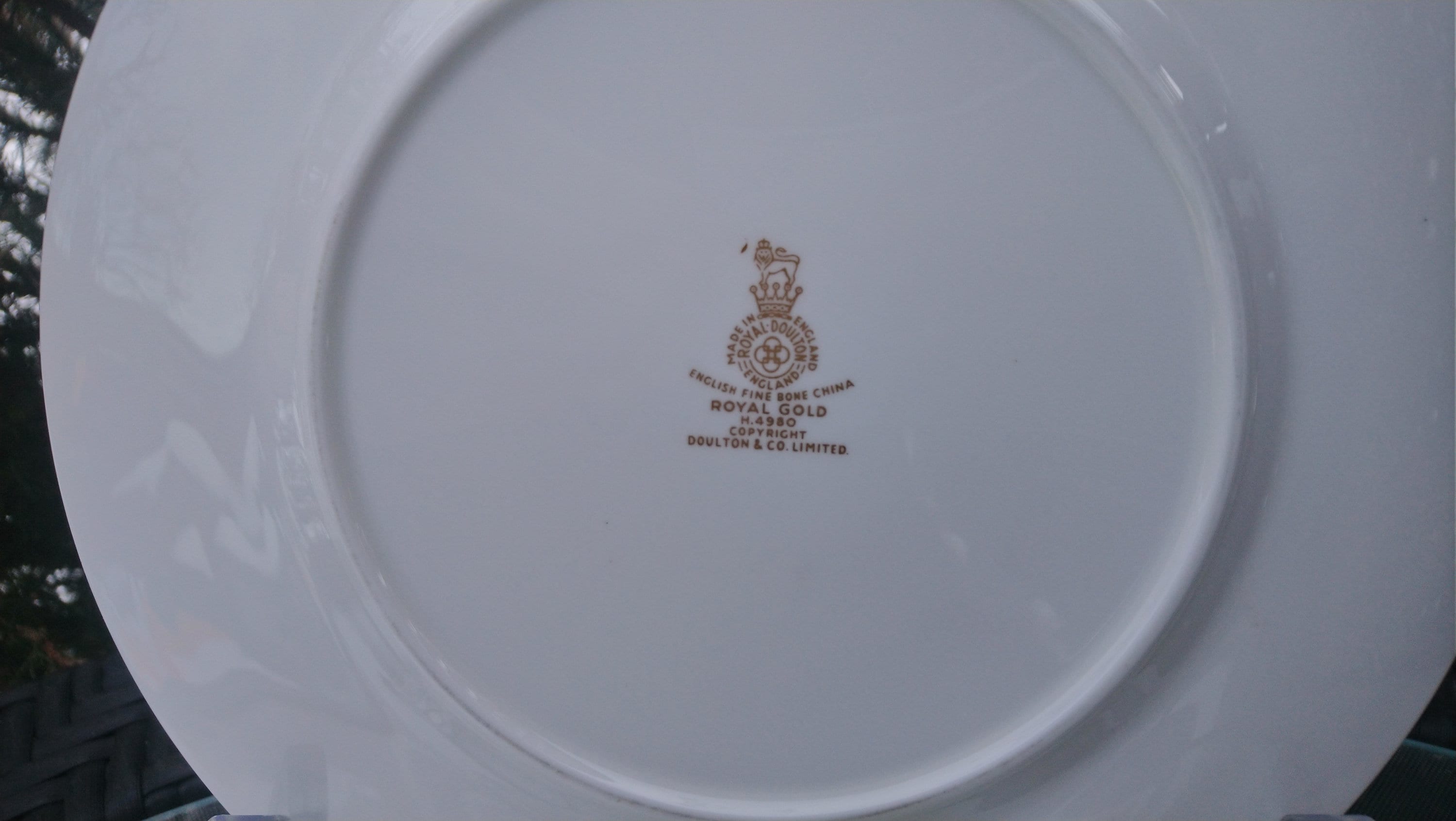 ロイヤルドルトン  Gold H.4980 ディナー皿4枚 Royal Doulton Royal Gold - H4980 | 17 lines in stock to buy