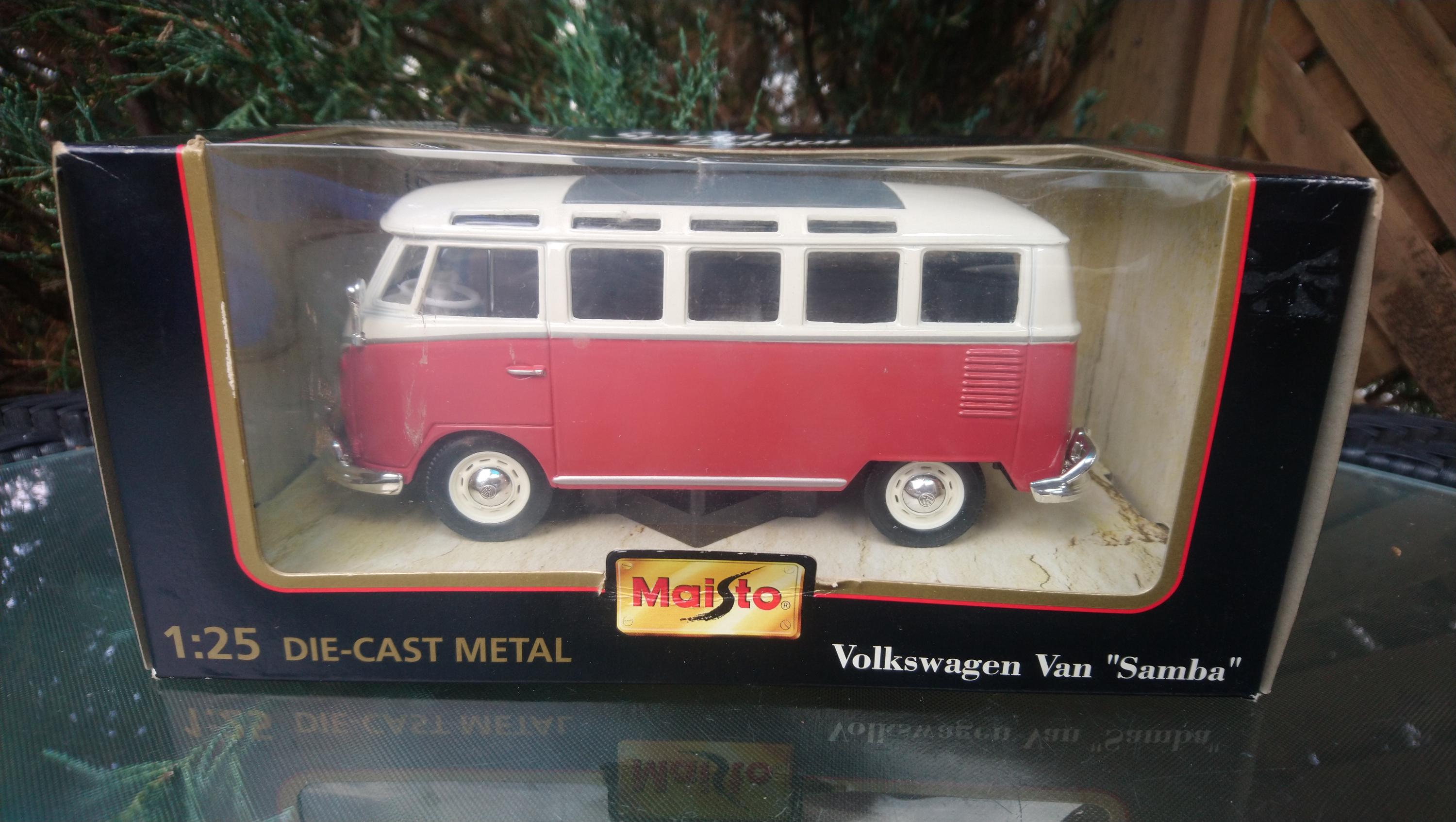 Maisto Die Cast Metal 1957 Volkswagen Samba Special Edition Van, 1