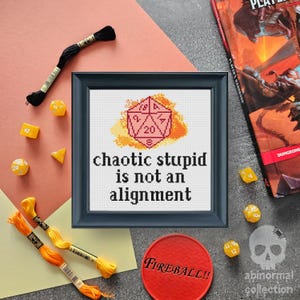 Chaotic Stupid no es una alineación Patrón de punto de cruz / Diseño de bordado de mazmorras y dragones / Costura DnD (Descarga PDF)