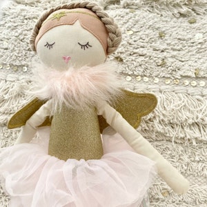Poupée princesse fée, ballerine en or rose avec des ailes
