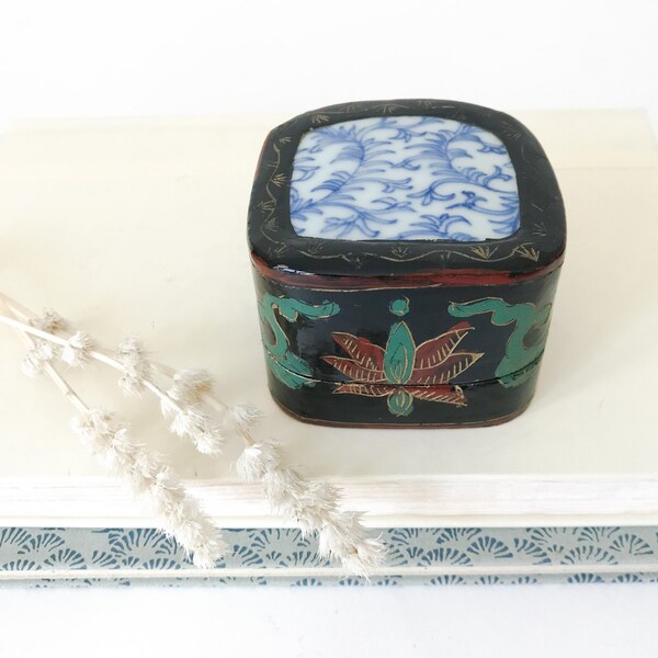 Vintage Black Lacquer Shard Trinket Box. Blue and White Pottery Shard Ring Box. Chinoiserie Presentation Gift Box.