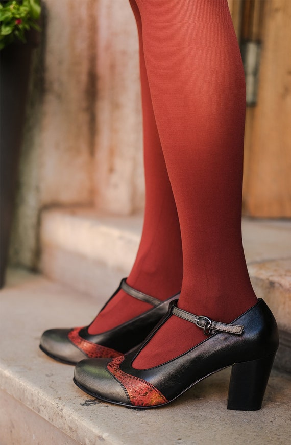 Femmes Chaussures des années 1920 T-Straps Noirs et Rouges Talons