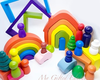 Impilatori arcobaleno in legno + casa del villaggio di Natale + bambole con pioli di legno + giocattolo prescolare per bambini piccoli - Montessori Waldorf Balance Nursery Decor