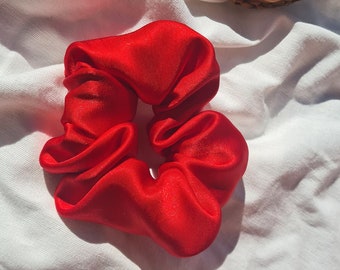 Scrunchie satin hair tie red anti hair break hair band braid handmade Germany gift girlfriend daughter maxi summer valentine Paris Hamburg