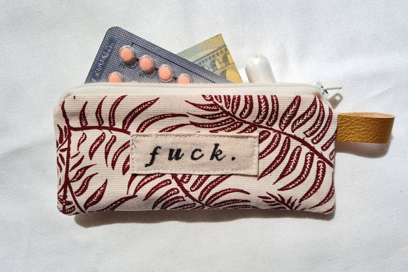 Pillenetui ' Fuck ' mit Reißverschluss, kleines Portemonnaie, Mini Tasche aus Stoff für Tampon, Kondome gold feministisch Hülle Deutschland Bild 1