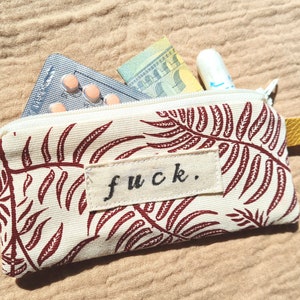 Pillenetui ' Fuck ' mit Reißverschluss, kleines Portemonnaie, Mini Tasche aus Stoff für Tampon, Kondome gold feministisch Hülle Deutschland Bild 6