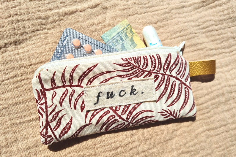 Pillenetui ' Fuck ' mit Reißverschluss, kleines Portemonnaie, Mini Tasche aus Stoff für Tampon, Kondome gold feministisch Hülle Deutschland Bild 6