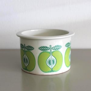 Garnki na dżem Arabia Pomona, Raija Uosikkinen, ceramika z Finlandii z połowy wieku, słoik na dżem jabłkowy Arabia Finlandia, vintage Arabia Finlandia