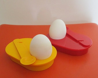 Guzzini Egg Cups ,vintage Guzzini , Ambrogio Pozzi, Space age egg cups ,vintage eggcups , Guzzini plastic, Happy Day egg cups