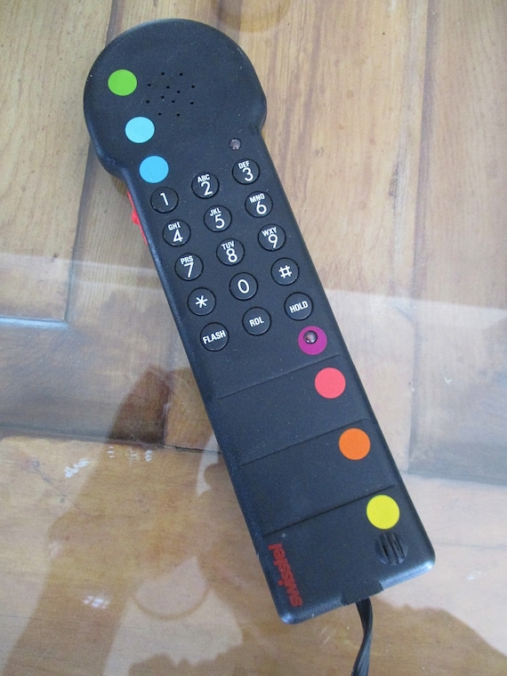 エルメス 《オアジス》サンダル ビンテージ固定電話、Swisstel モデル ET 741、デスクフォン、デスク