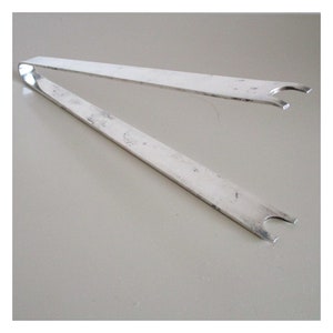 Lino Sabattini Christofle silver plated Windsor ice tongs ,Christofle Paris Ice Tongs, Ice Tongs by Lino Sabattini for  Christofle Paris.