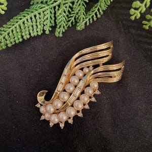 Vintage Trifari brooch - faux pearl and paste diamonds. Circa 1955