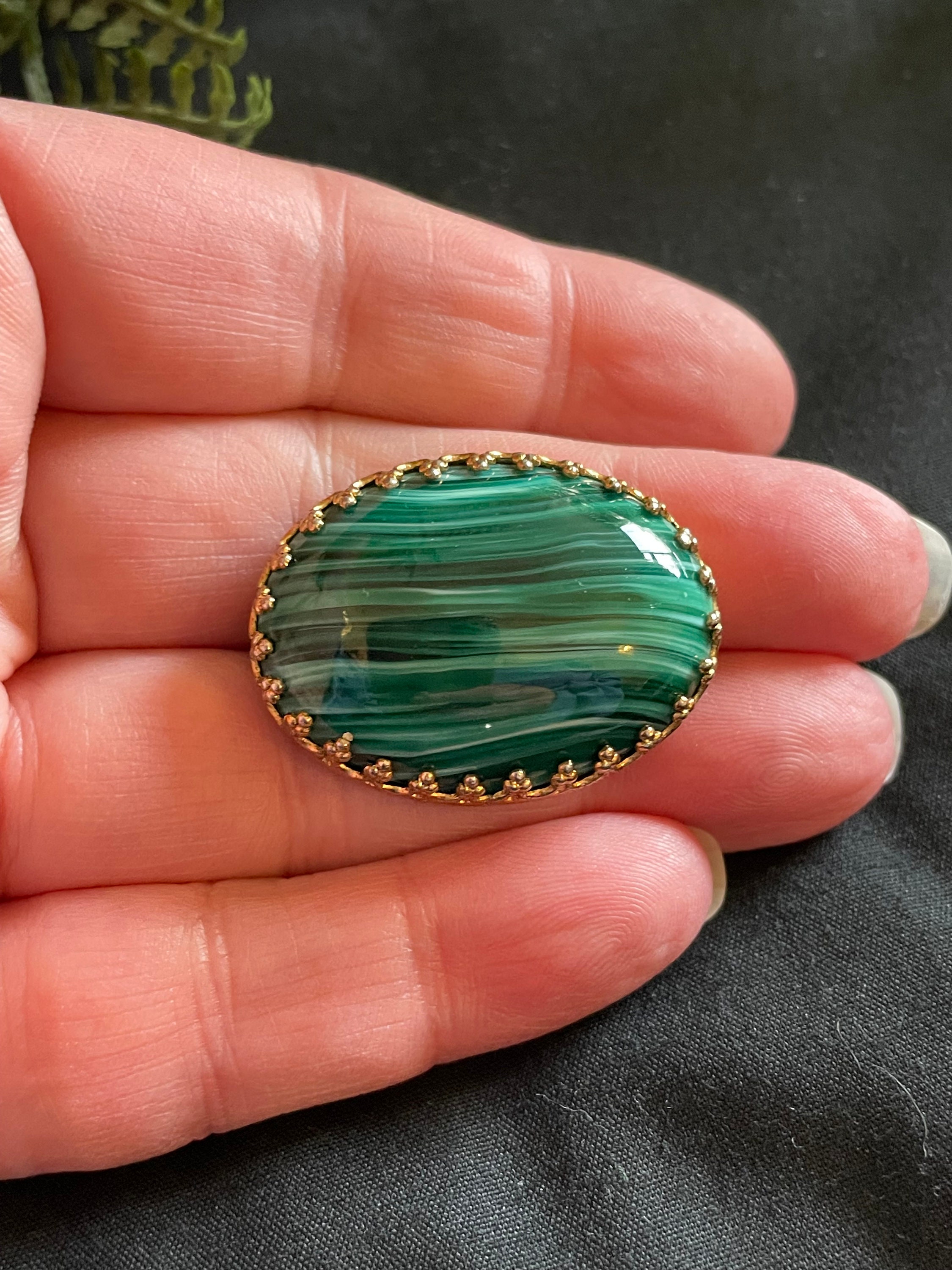 Broche Ancienne Florale En Cuivre Avec Cabochon Verre Vert - Bijou Vintage Occasion